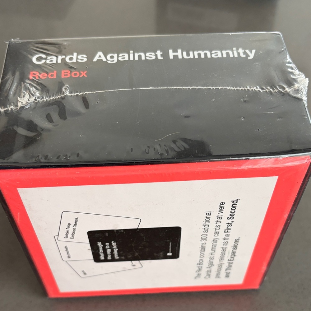 Cards Against Humanity Red Box - Picture 4 of 6